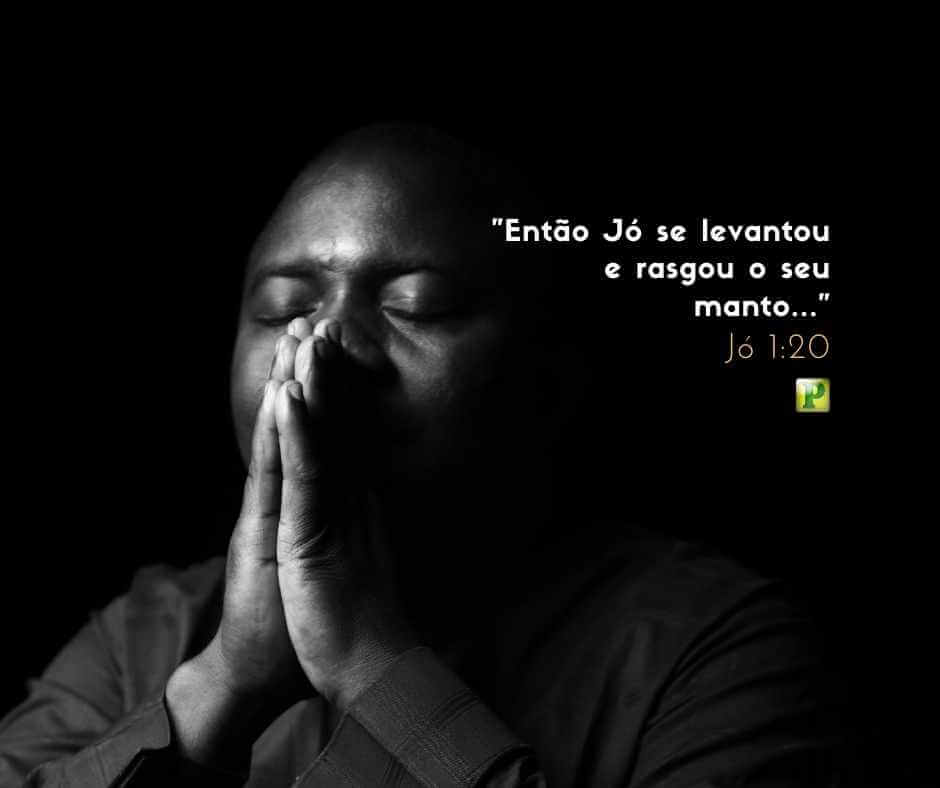 Jó 1:20 - E rasgou o seu manto...