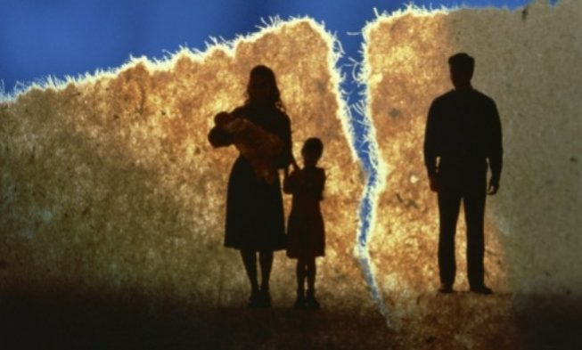Provérbios 31:21-22 – Casa forrada com roupa dobrada img