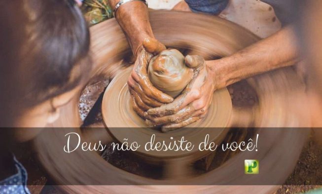 Jeremias 18:4 – Deus não desiste de você img